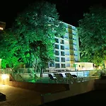 Хотел Perla Royal 5*