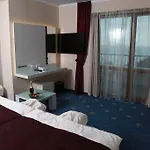 Хотел Perla Royal