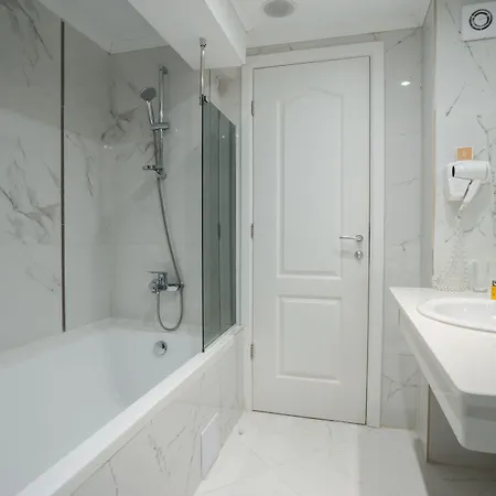 Хотел Perla Royal 5*